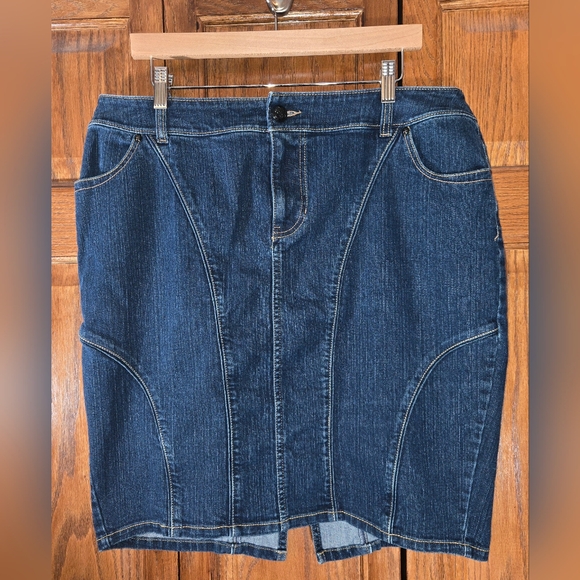 Lane Bryant Dresses & Skirts - Lane Bryant Blue Dark Wash Denim Knee Length Pencil Back Slit Skirt sz 14